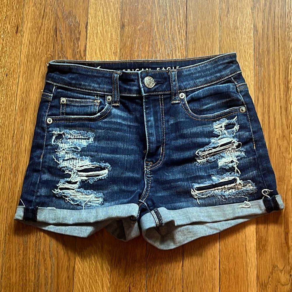 American Eagle distressed denim shorts. 2 1/2” inseam. Like new condition